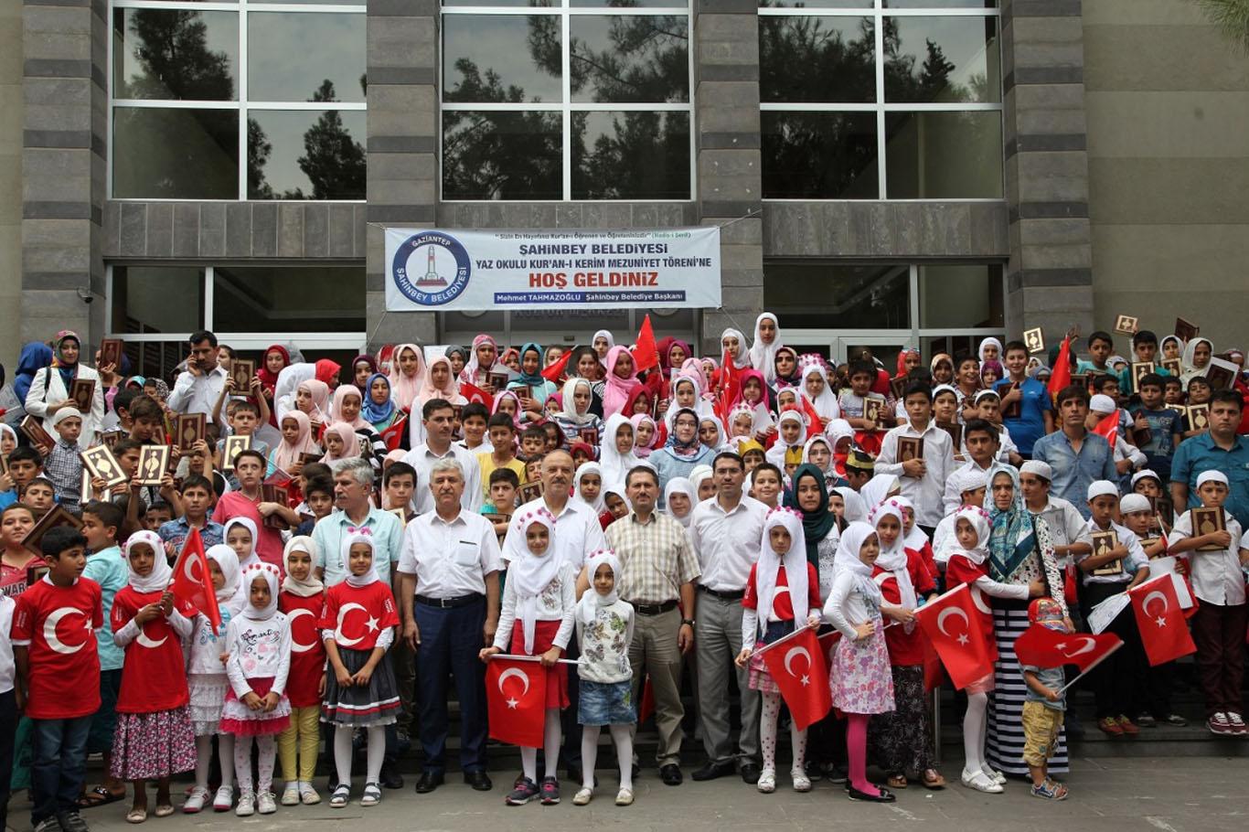 Kur’an’ı Kerim eğitimi alan öğrencilere sertifika verildi Kur’an’ı Kerim eğitimi alan öğrencilere sertifika verildi